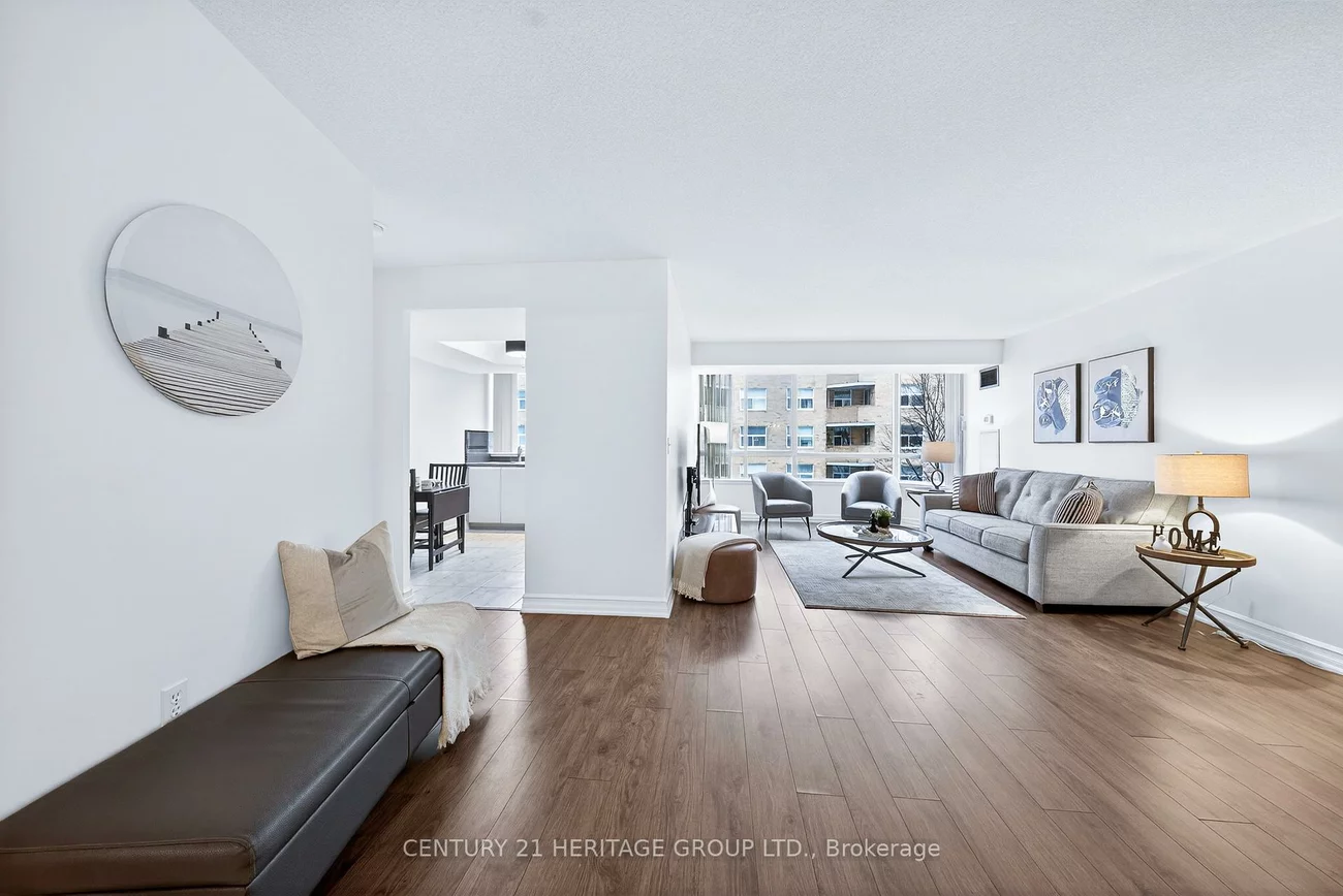 270, Davis, Central Newmarket, Newmarket