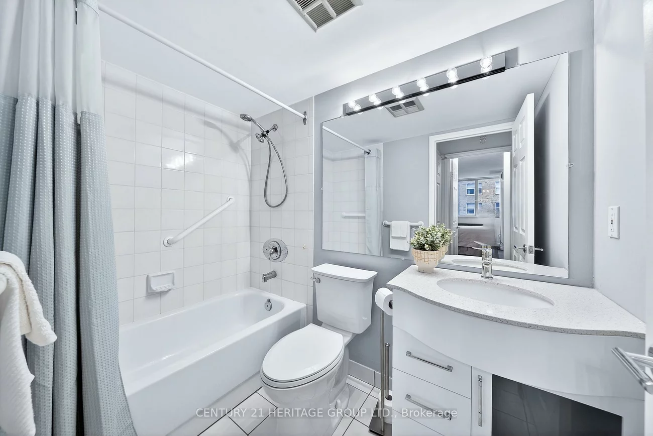 270, Davis, Central Newmarket, Newmarket