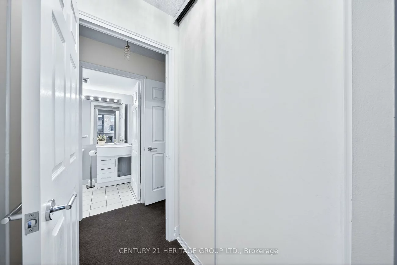 270, Davis, Central Newmarket, Newmarket