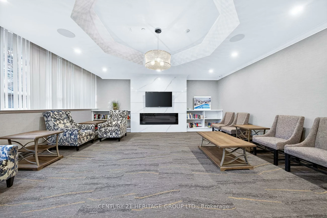 270, Davis, Central Newmarket, Newmarket