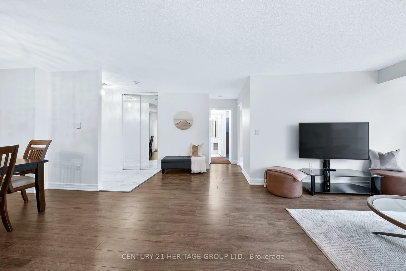 270, Davis, Central Newmarket, Newmarket