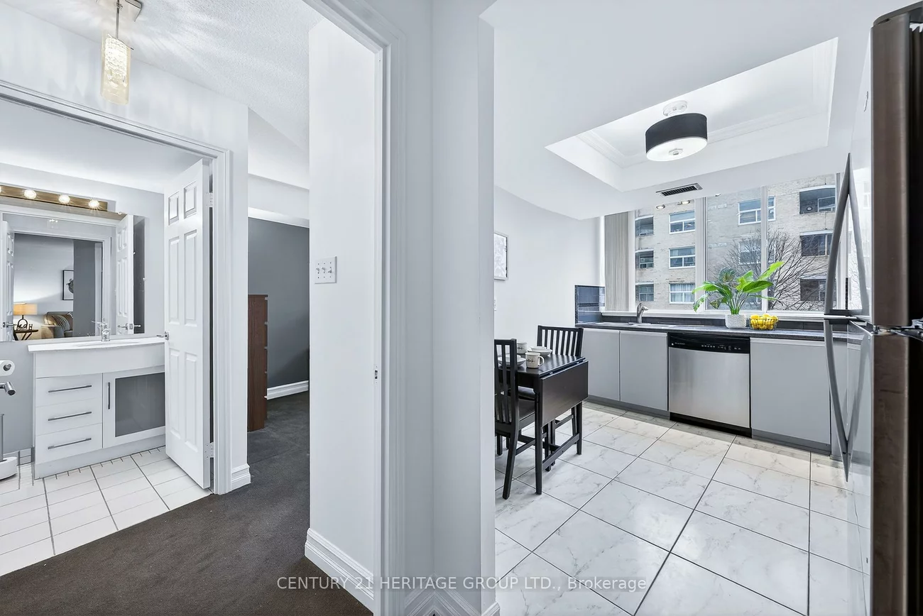 270, Davis, Central Newmarket, Newmarket