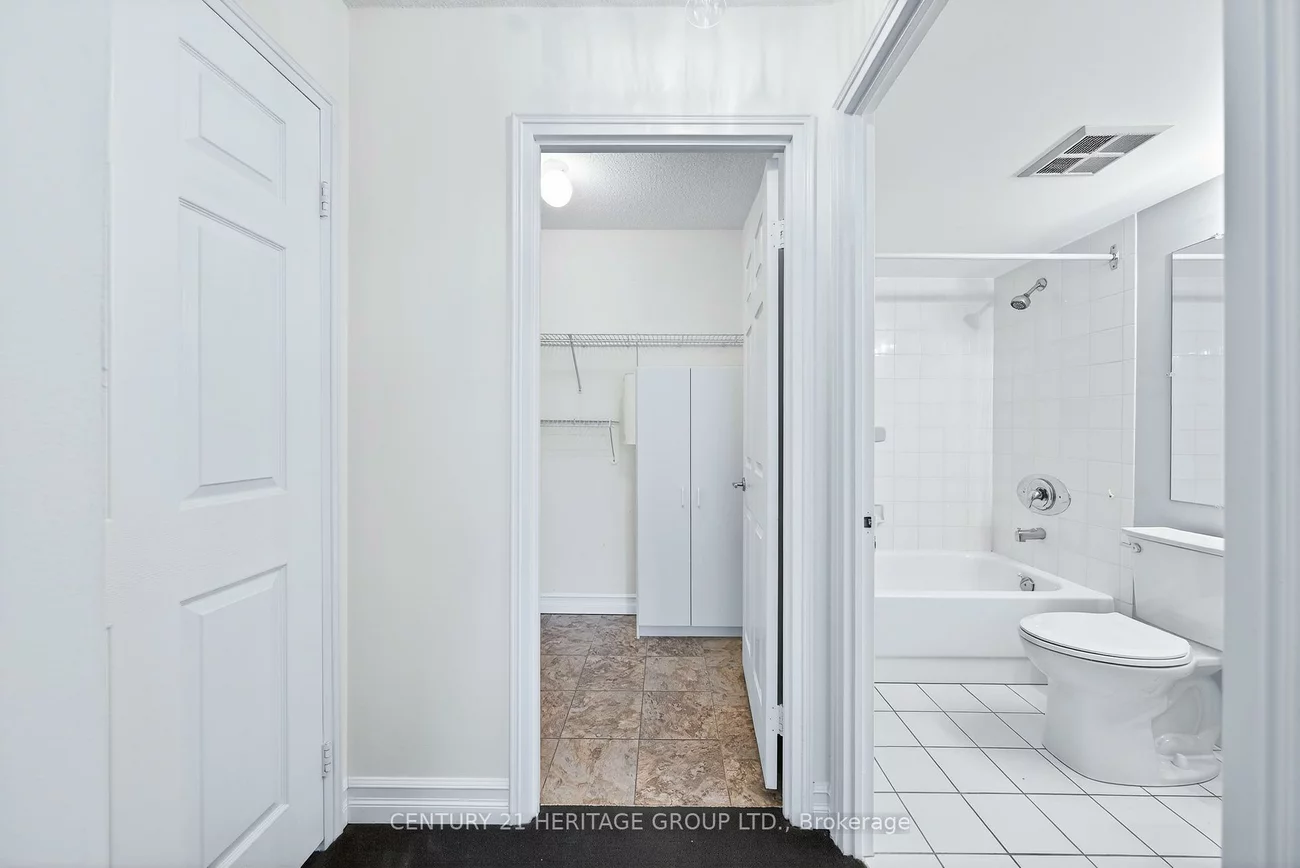 270, Davis, Central Newmarket, Newmarket