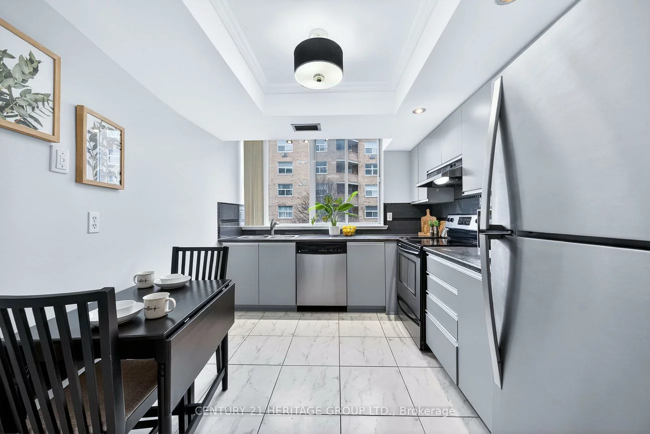 270, Davis, Central Newmarket, Newmarket