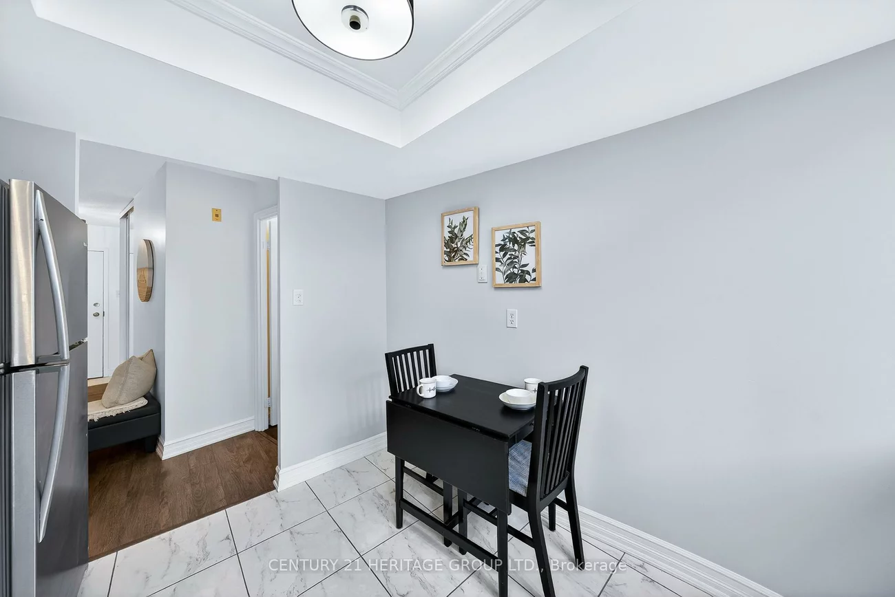 270, Davis, Central Newmarket, Newmarket