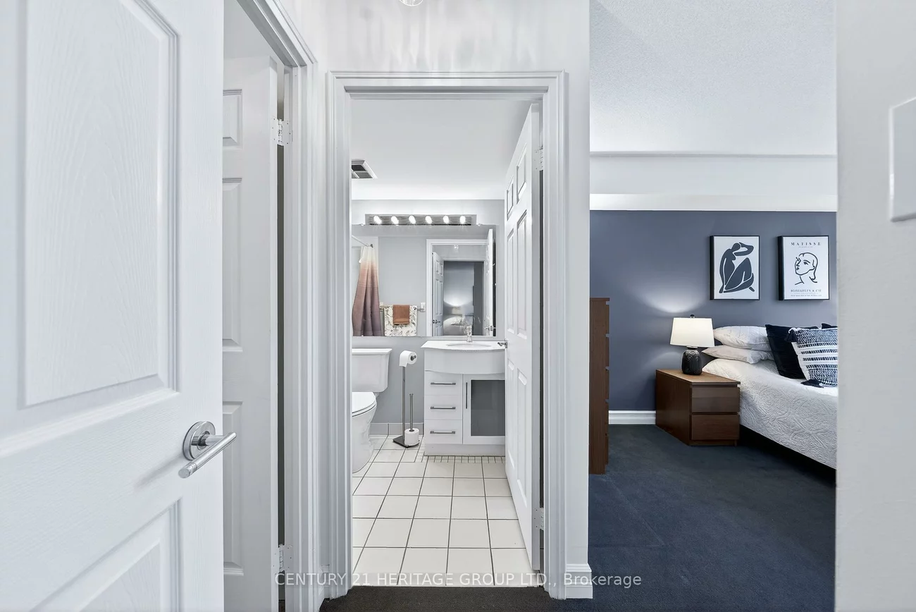 270, Davis, Central Newmarket, Newmarket