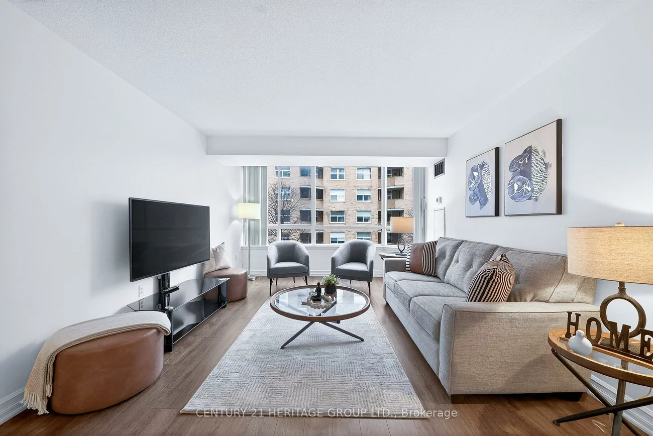 270, Davis, Central Newmarket, Newmarket