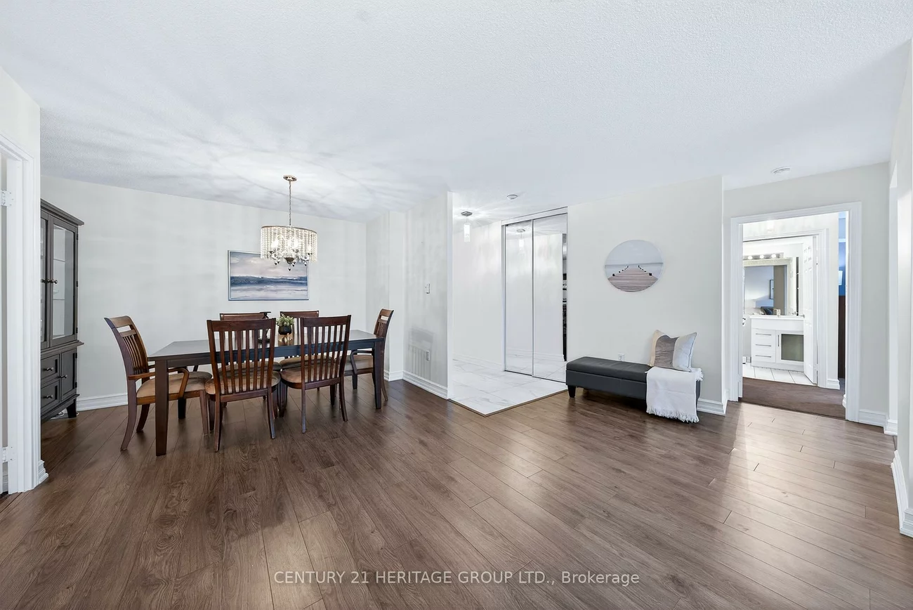 270, Davis, Central Newmarket, Newmarket