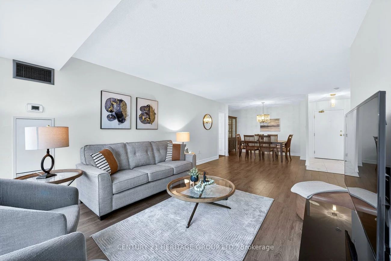 270, Davis, Central Newmarket, Newmarket