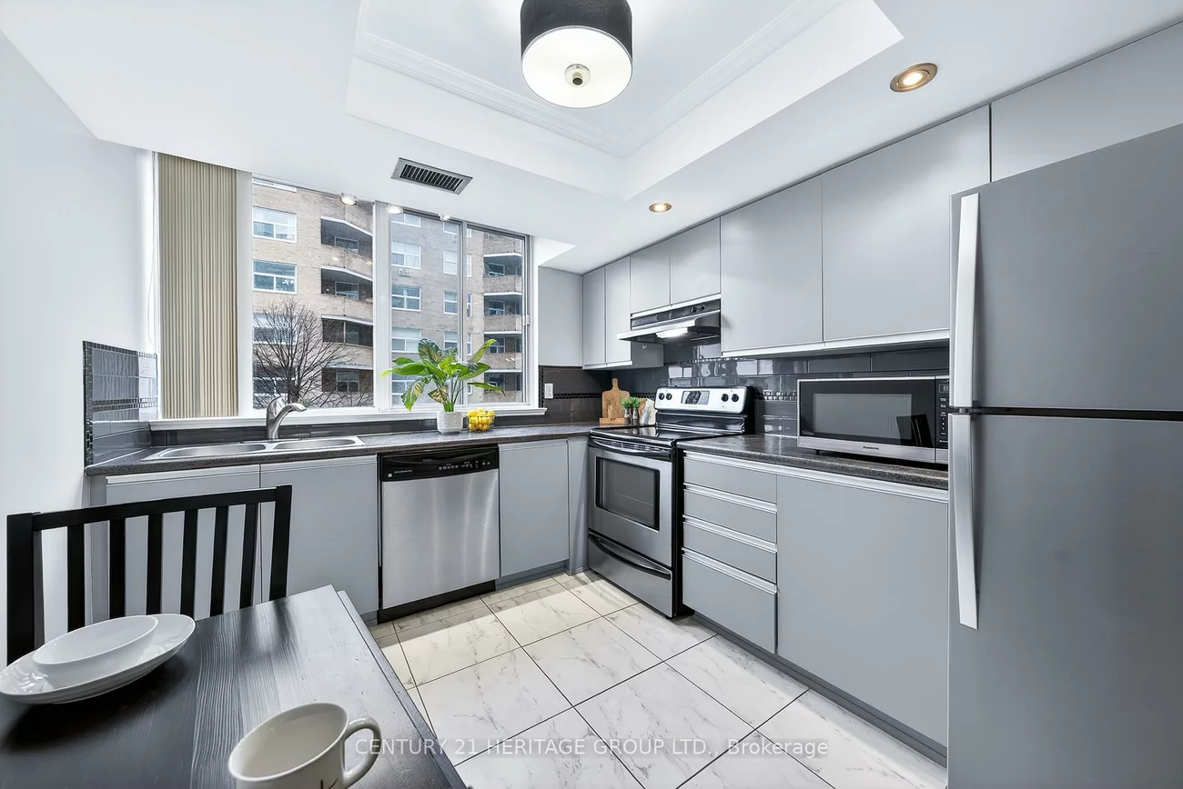 270, Davis, Central Newmarket, Newmarket