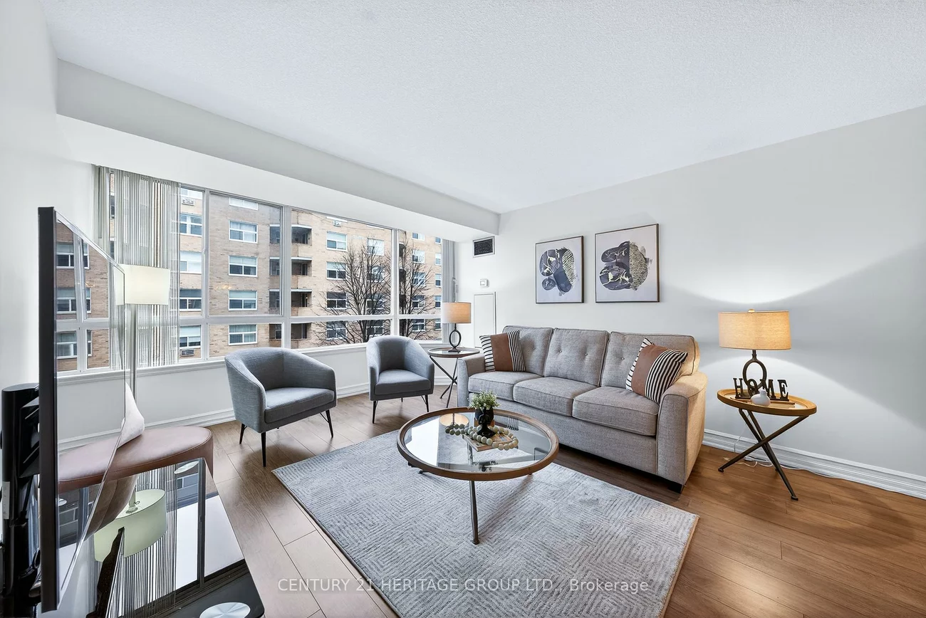 270, Davis, Central Newmarket, Newmarket