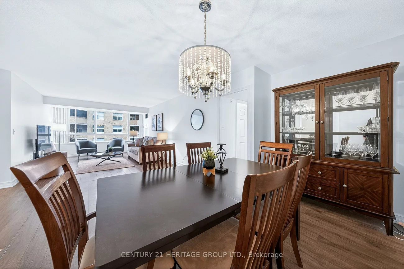 270, Davis, Central Newmarket, Newmarket