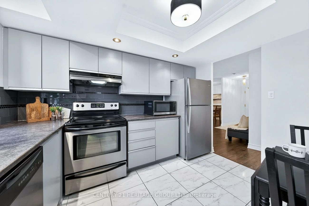 270, Davis, Central Newmarket, Newmarket