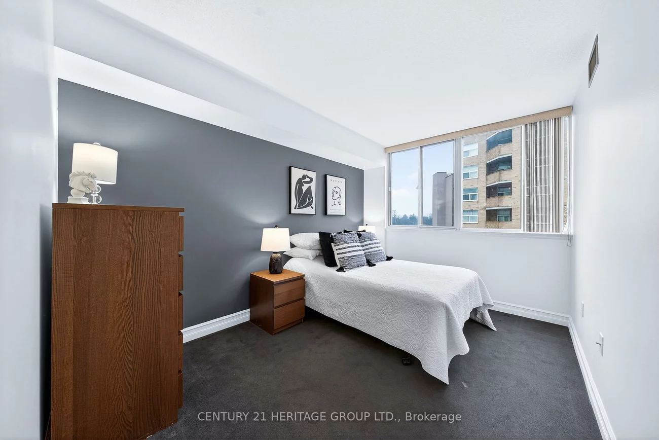 270, Davis, Central Newmarket, Newmarket