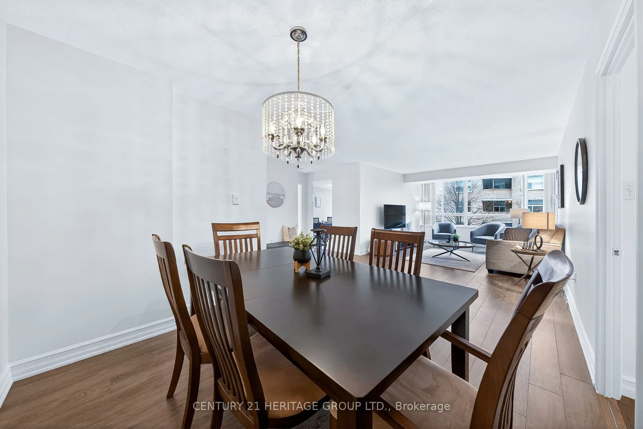 270, Davis, Central Newmarket, Newmarket