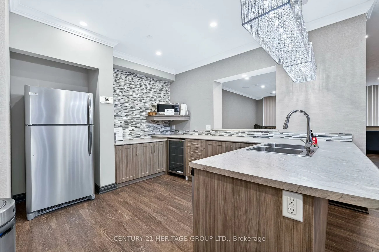 270, Davis, Central Newmarket, Newmarket