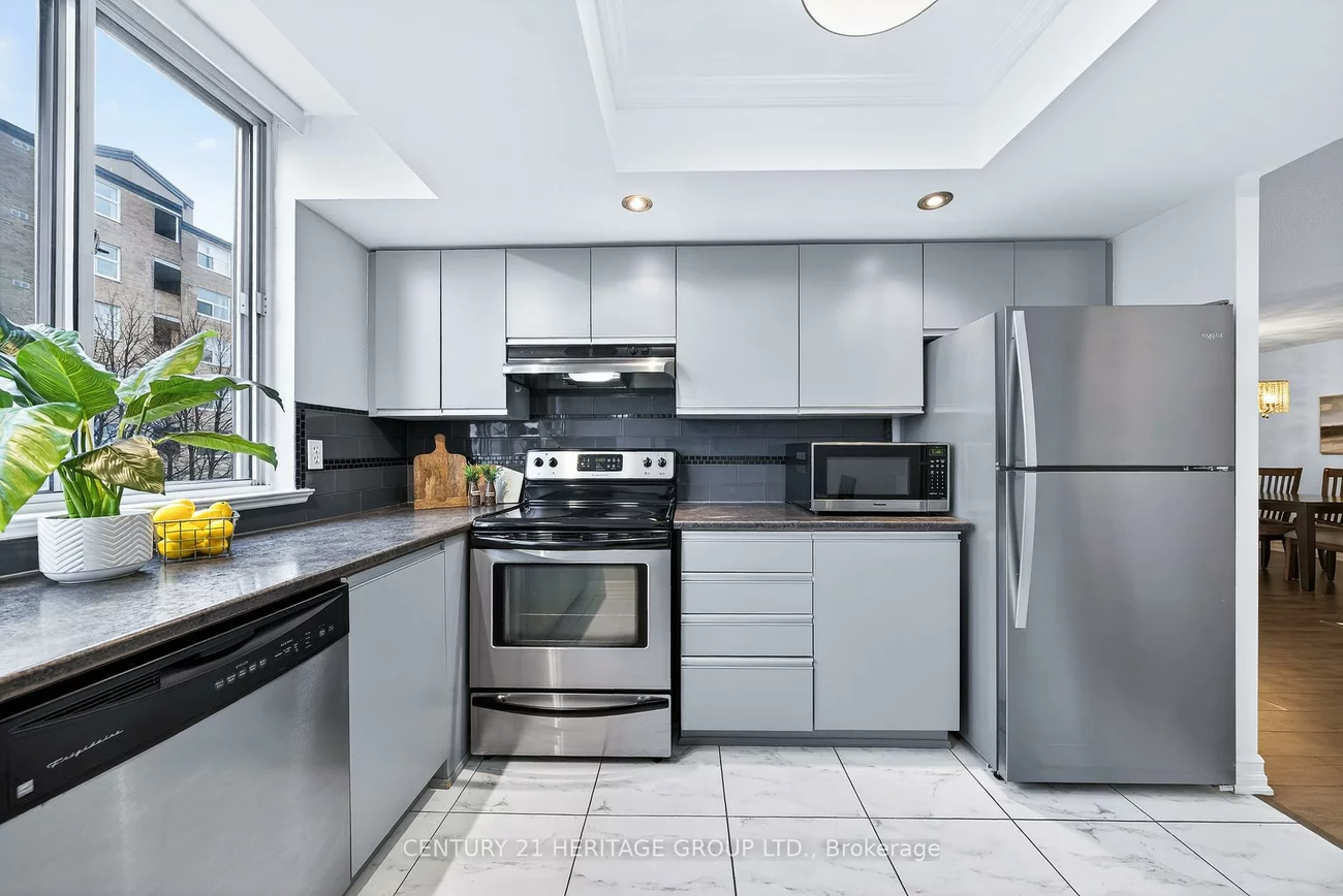 270, Davis, Central Newmarket, Newmarket