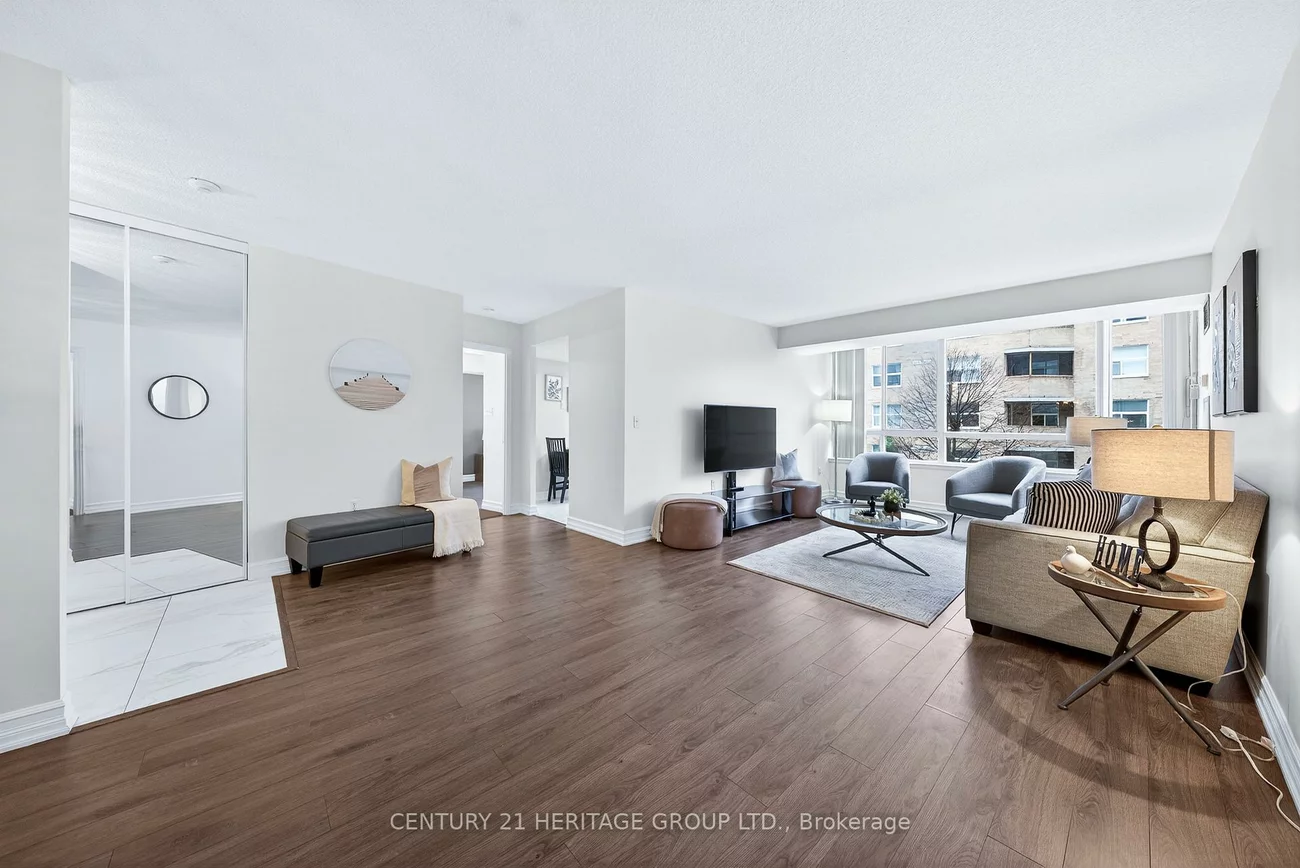 270, Davis, Central Newmarket, Newmarket