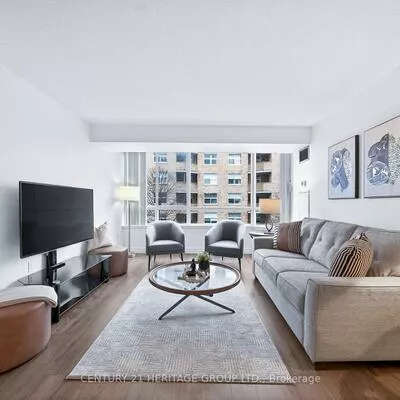 270, Davis, Central Newmarket, Newmarket