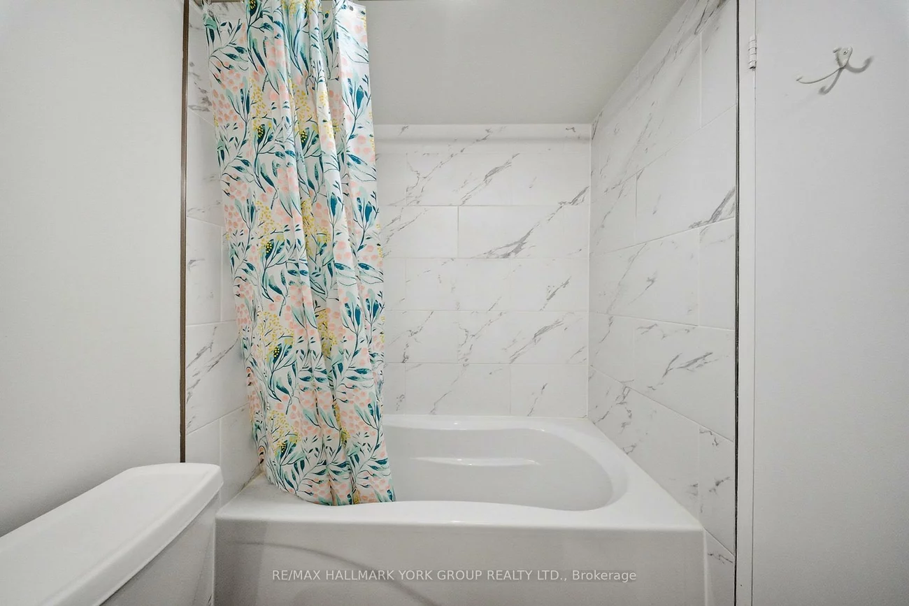 250, Davis, Central Newmarket, Newmarket