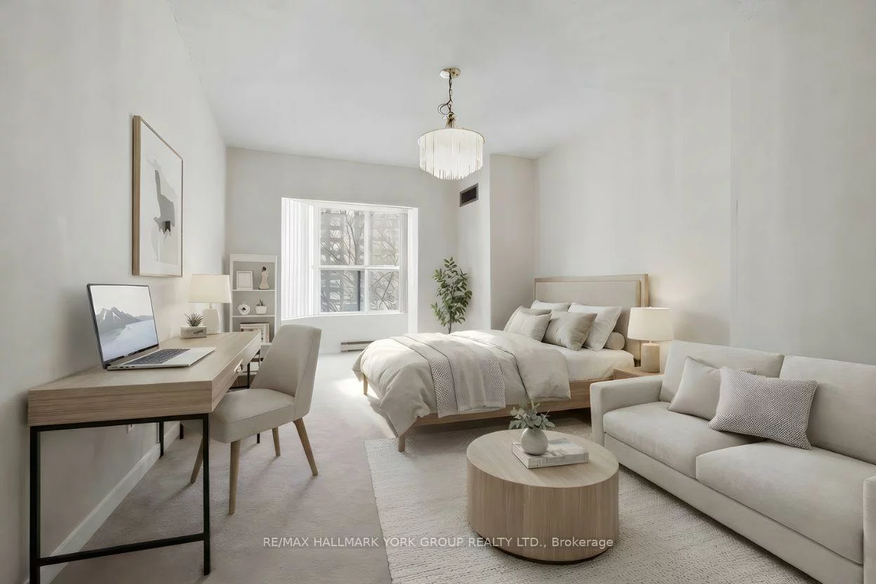 250, Davis, Central Newmarket, Newmarket