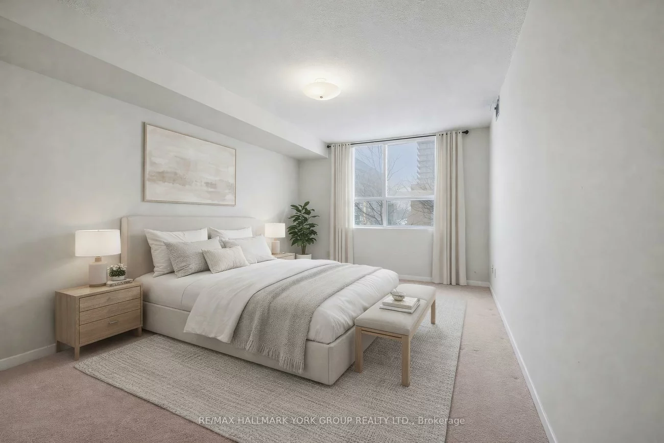 250, Davis, Central Newmarket, Newmarket