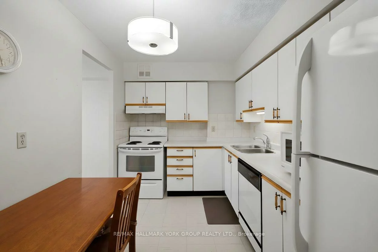 250, Davis, Central Newmarket, Newmarket