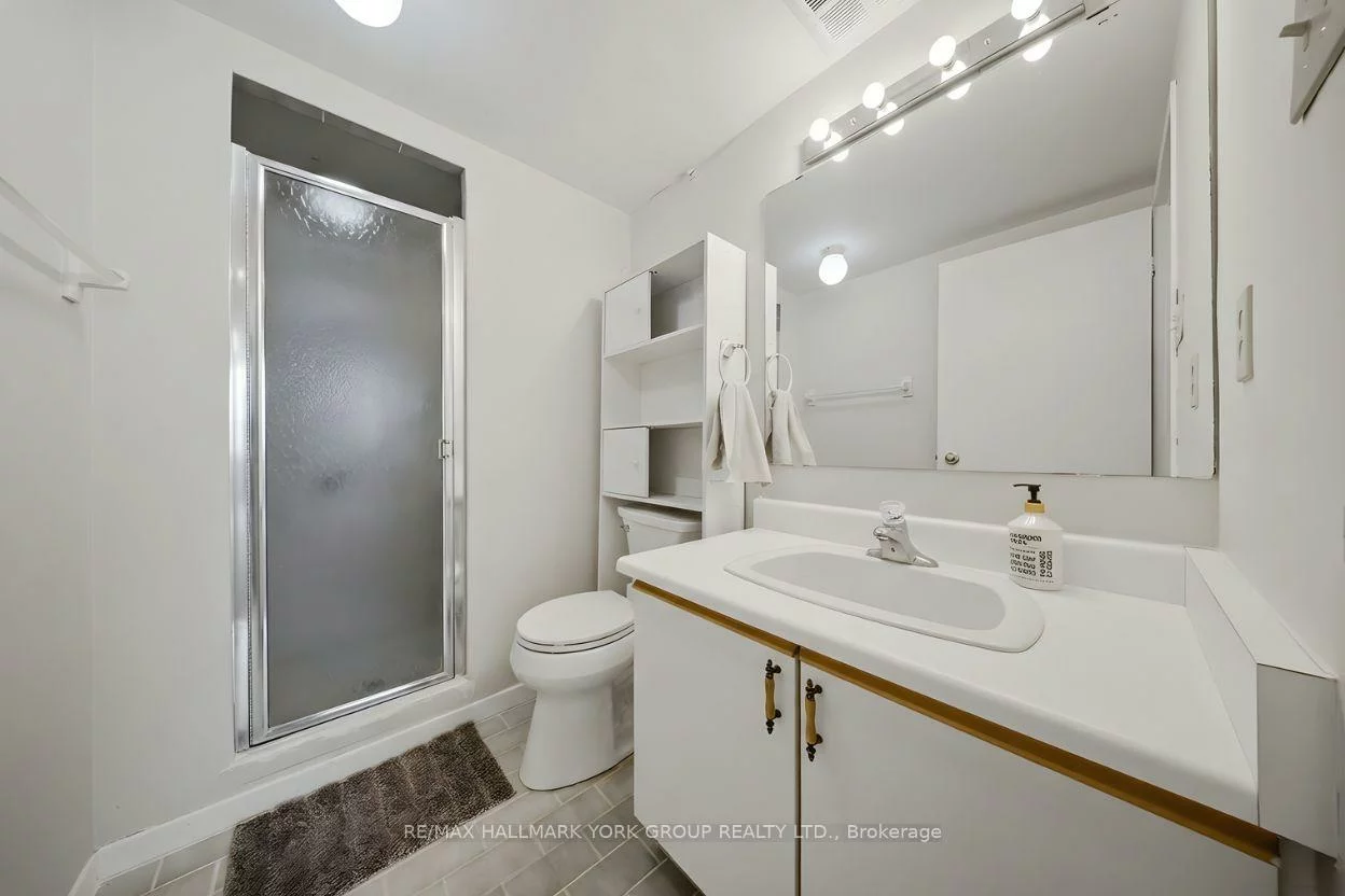 250, Davis, Central Newmarket, Newmarket