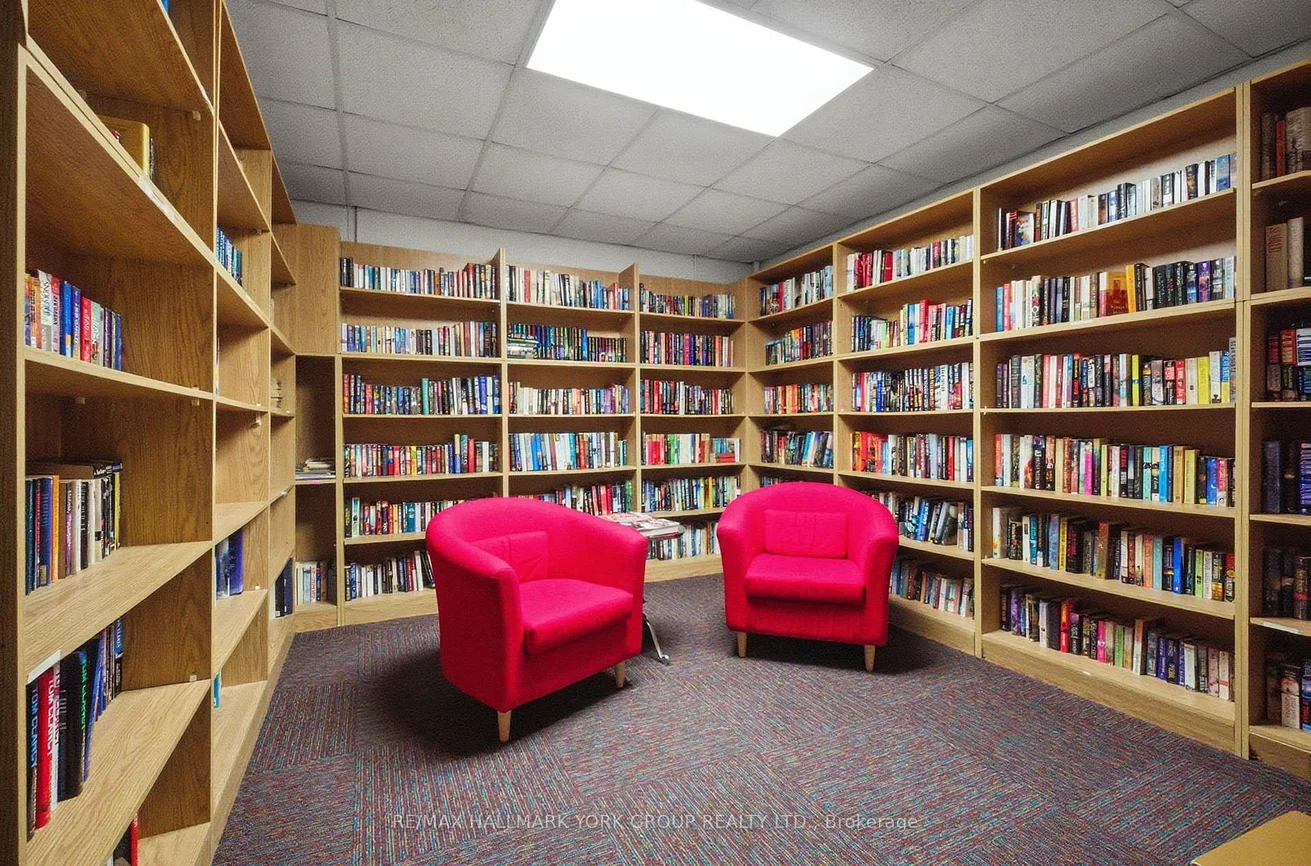 250, Davis, Central Newmarket, Newmarket