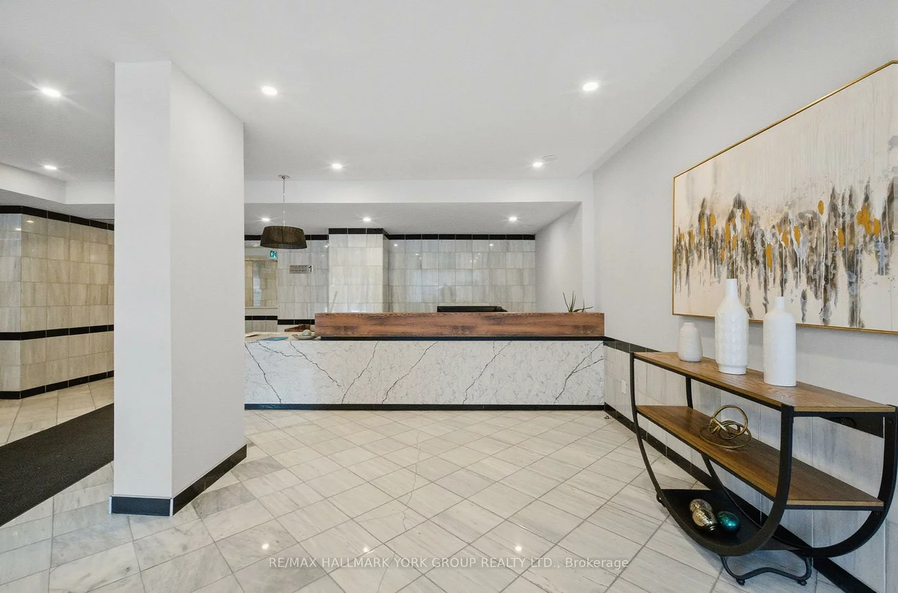 250, Davis, Central Newmarket, Newmarket