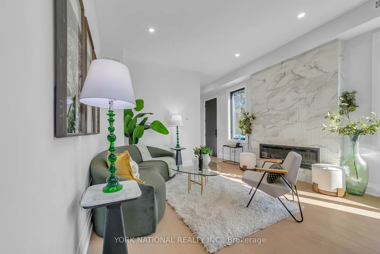 59, Charles, Central Newmarket, Newmarket