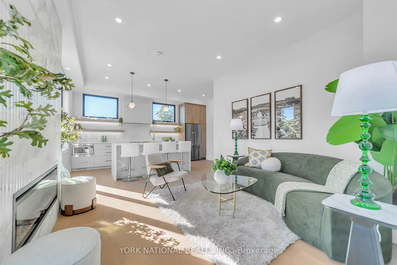 59, Charles, Central Newmarket, Newmarket