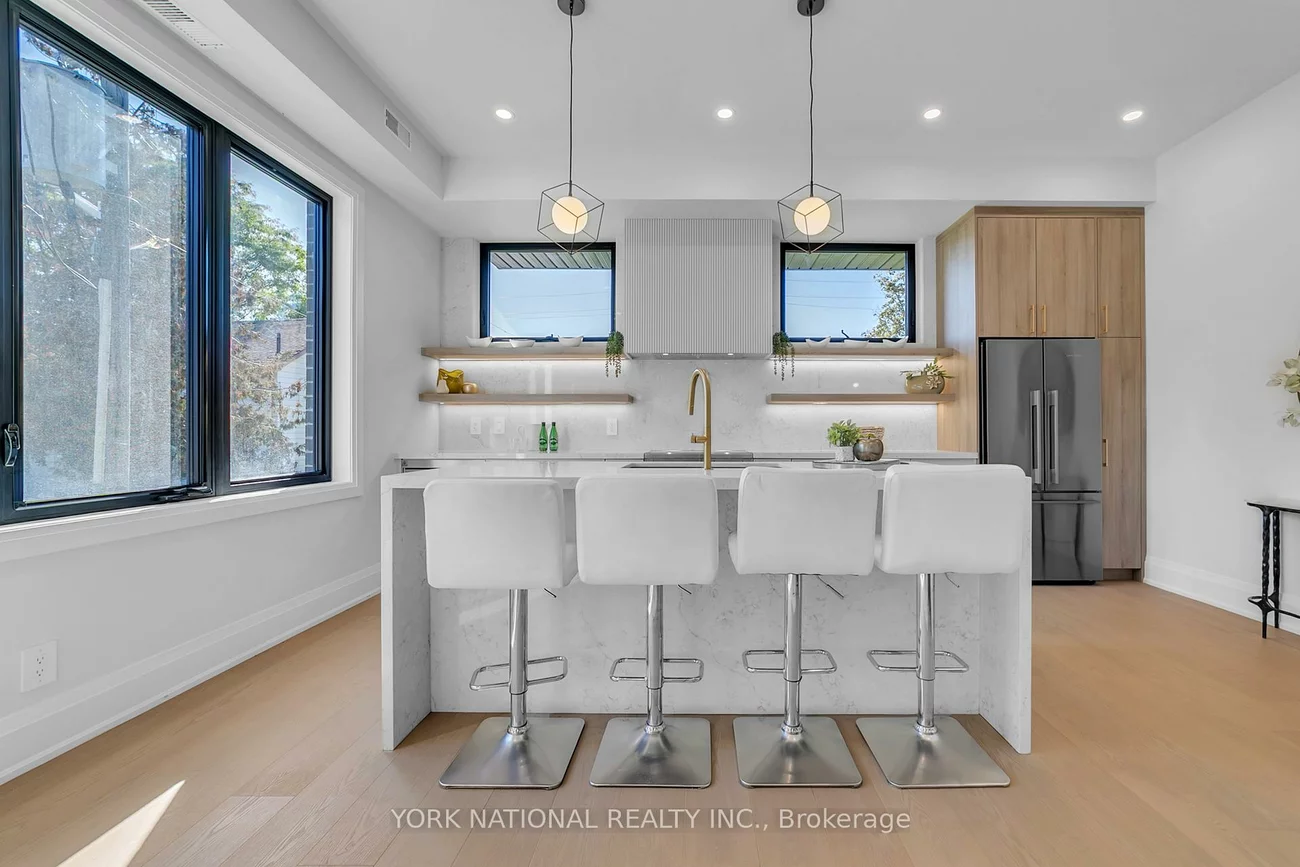 59, Charles, Central Newmarket, Newmarket