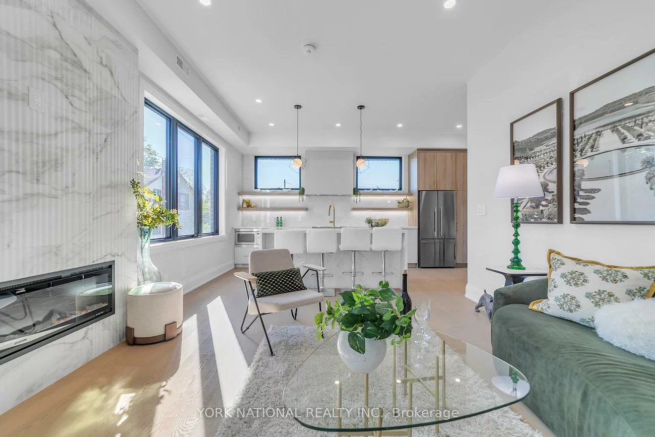 59, Charles, Central Newmarket, Newmarket