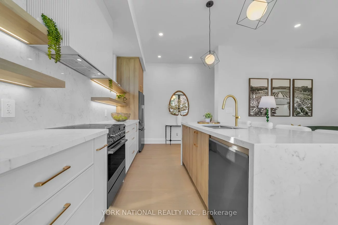 59, Charles, Central Newmarket, Newmarket