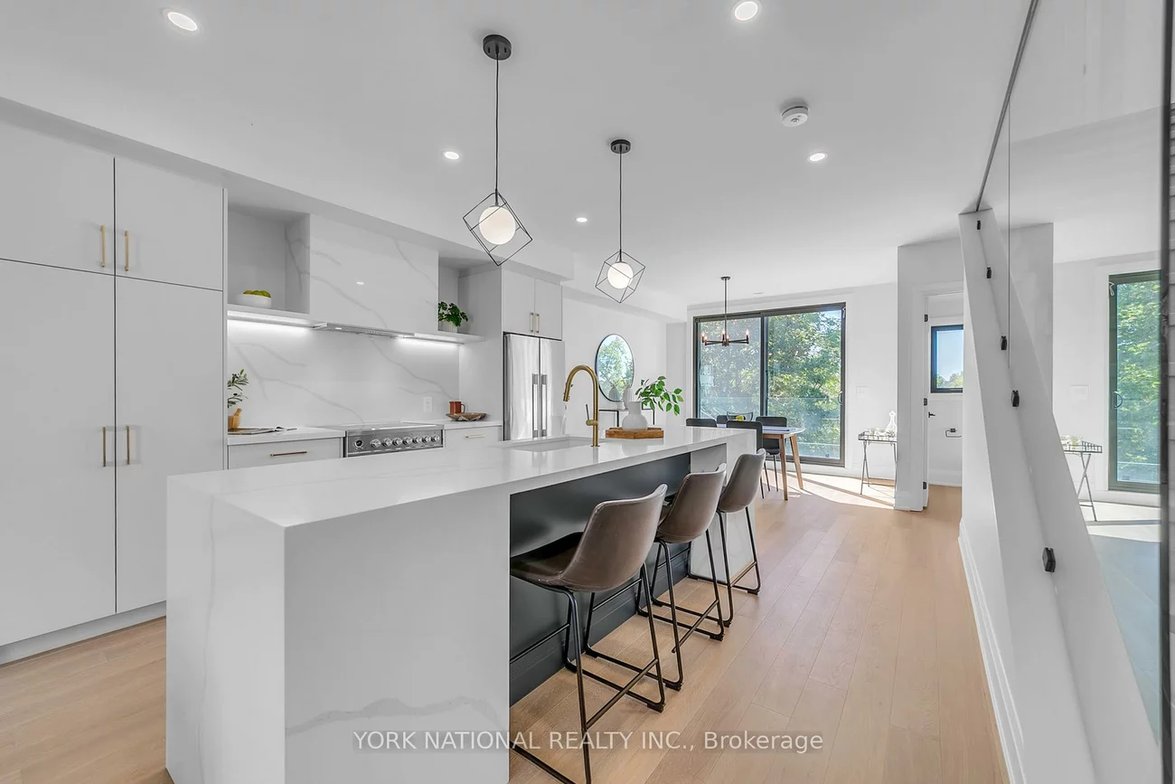 59, Charles, Central Newmarket, Newmarket