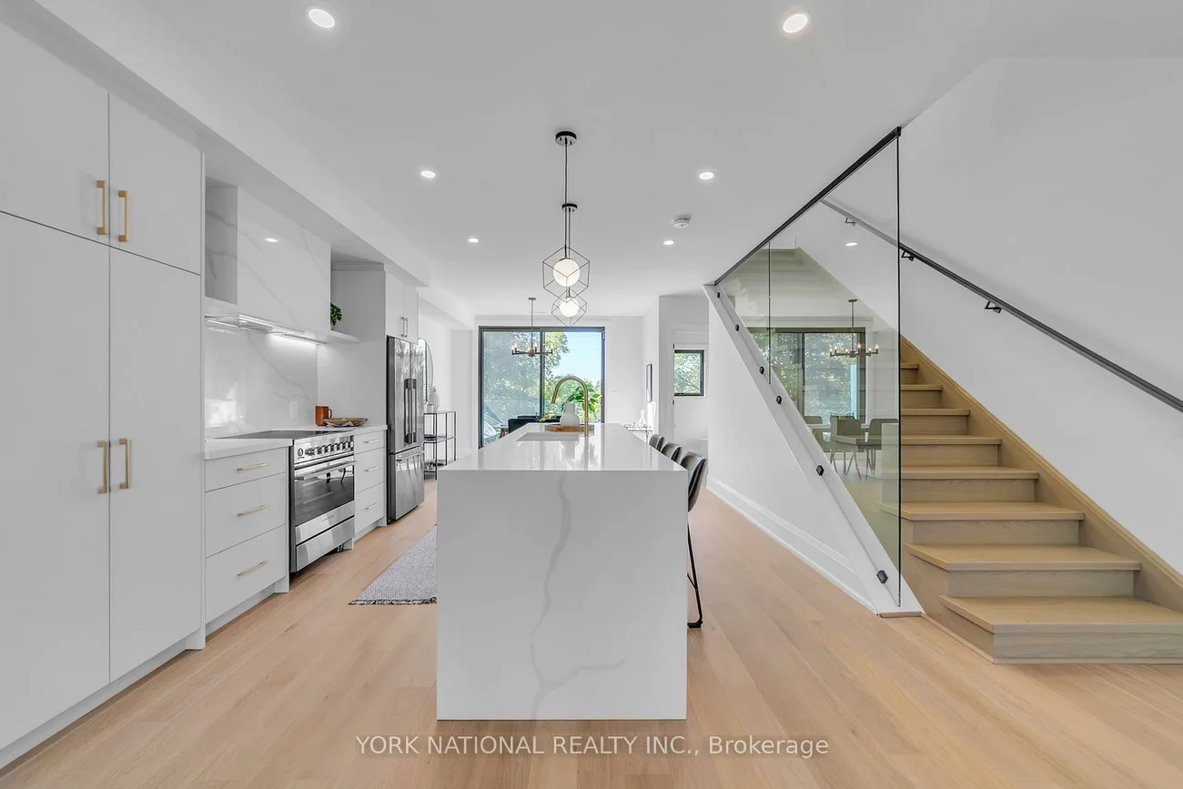 59, Charles, Central Newmarket, Newmarket