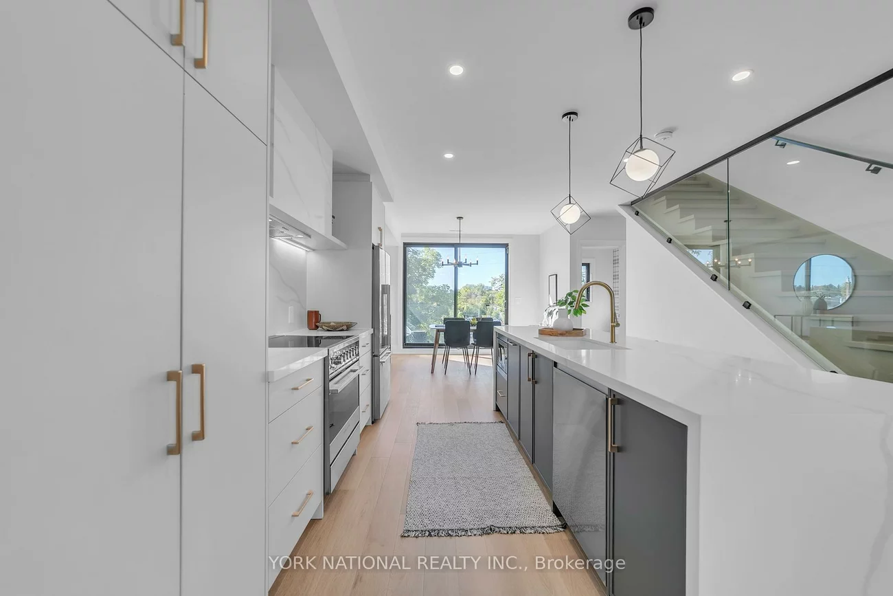 59, Charles, Central Newmarket, Newmarket