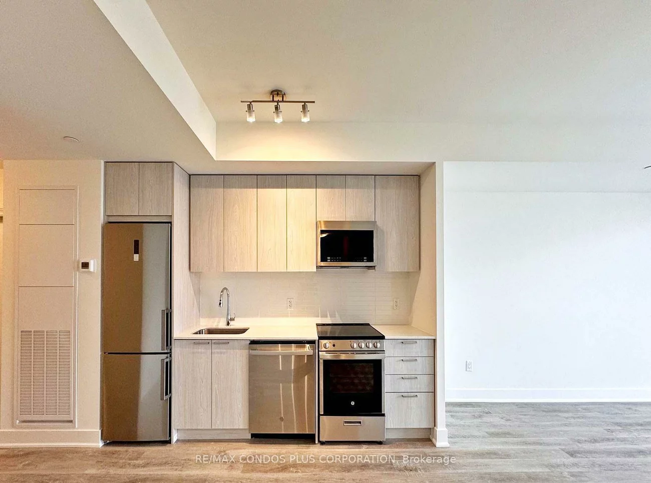 185, Deerfield, Central Newmarket, Newmarket