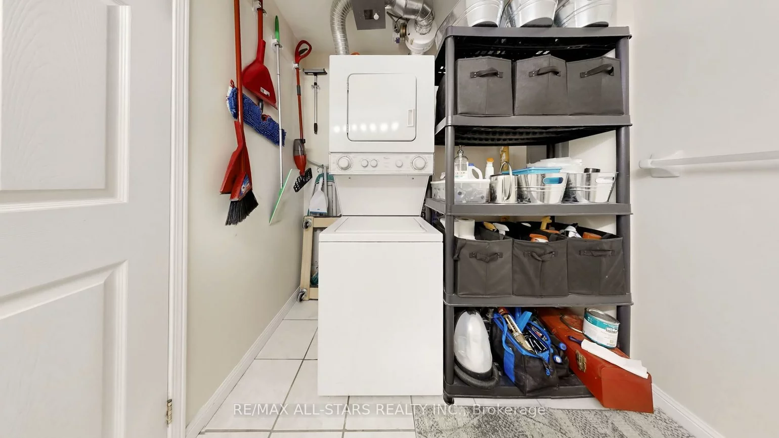 900, Bogart Mill, Gorham-College Manor, Newmarket