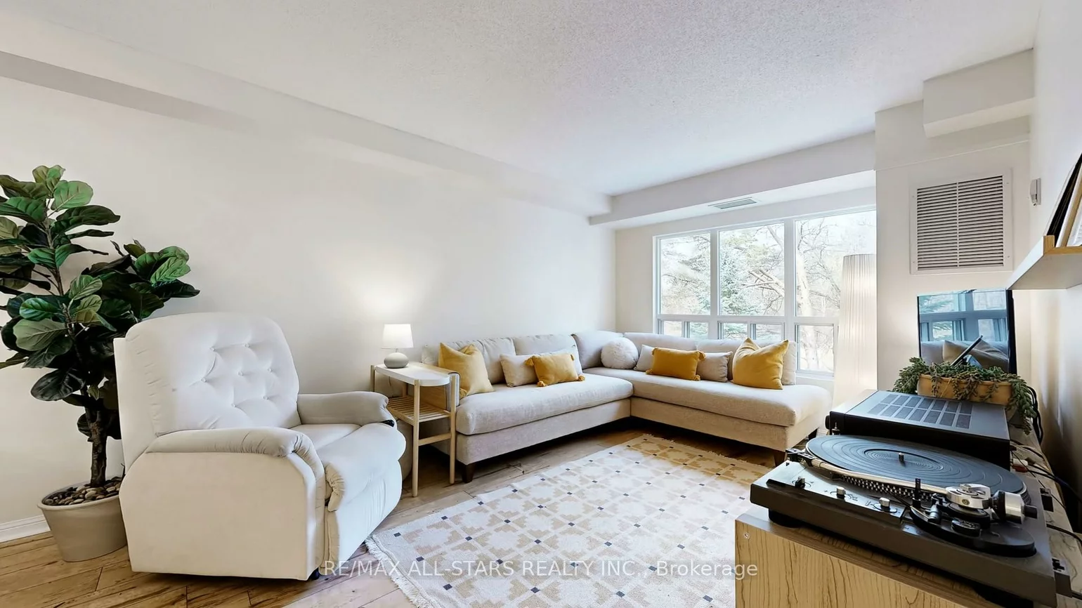 900, Bogart Mill, Gorham-College Manor, Newmarket