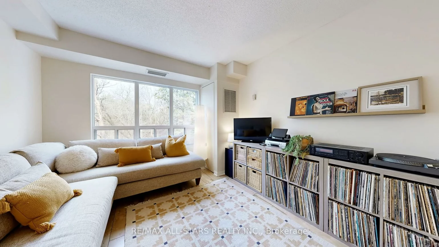 900, Bogart Mill, Gorham-College Manor, Newmarket