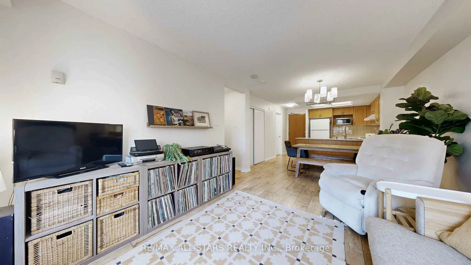 900, Bogart Mill, Gorham-College Manor, Newmarket