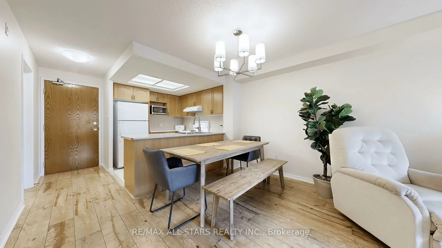 900, Bogart Mill, Gorham-College Manor, Newmarket