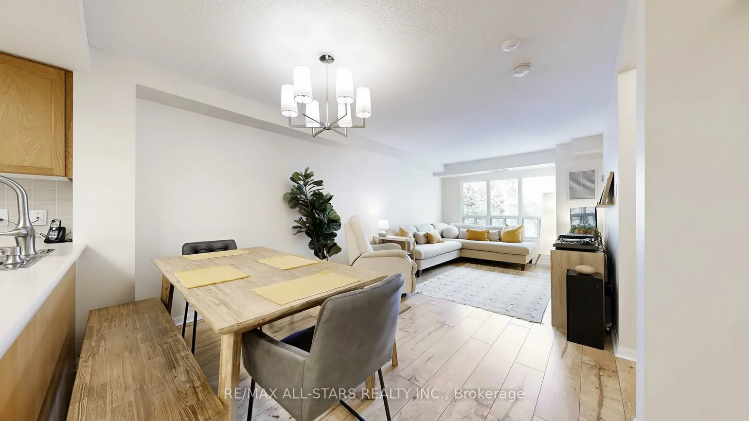 900, Bogart Mill, Gorham-College Manor, Newmarket