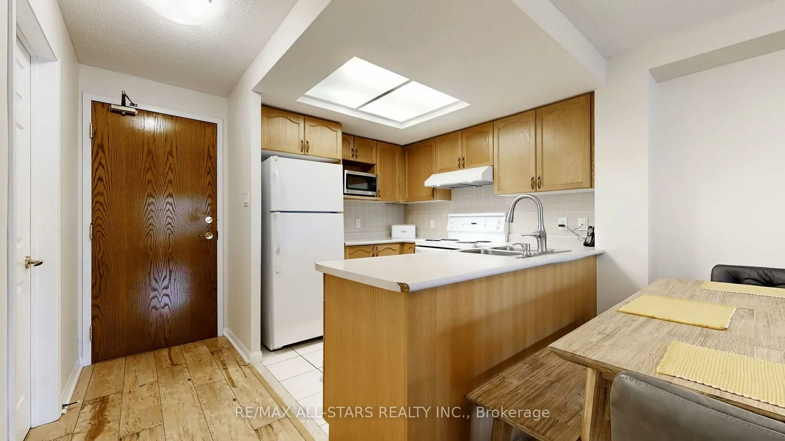 900, Bogart Mill, Gorham-College Manor, Newmarket