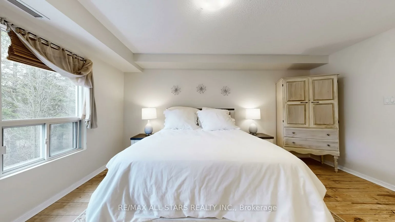 900, Bogart Mill, Gorham-College Manor, Newmarket