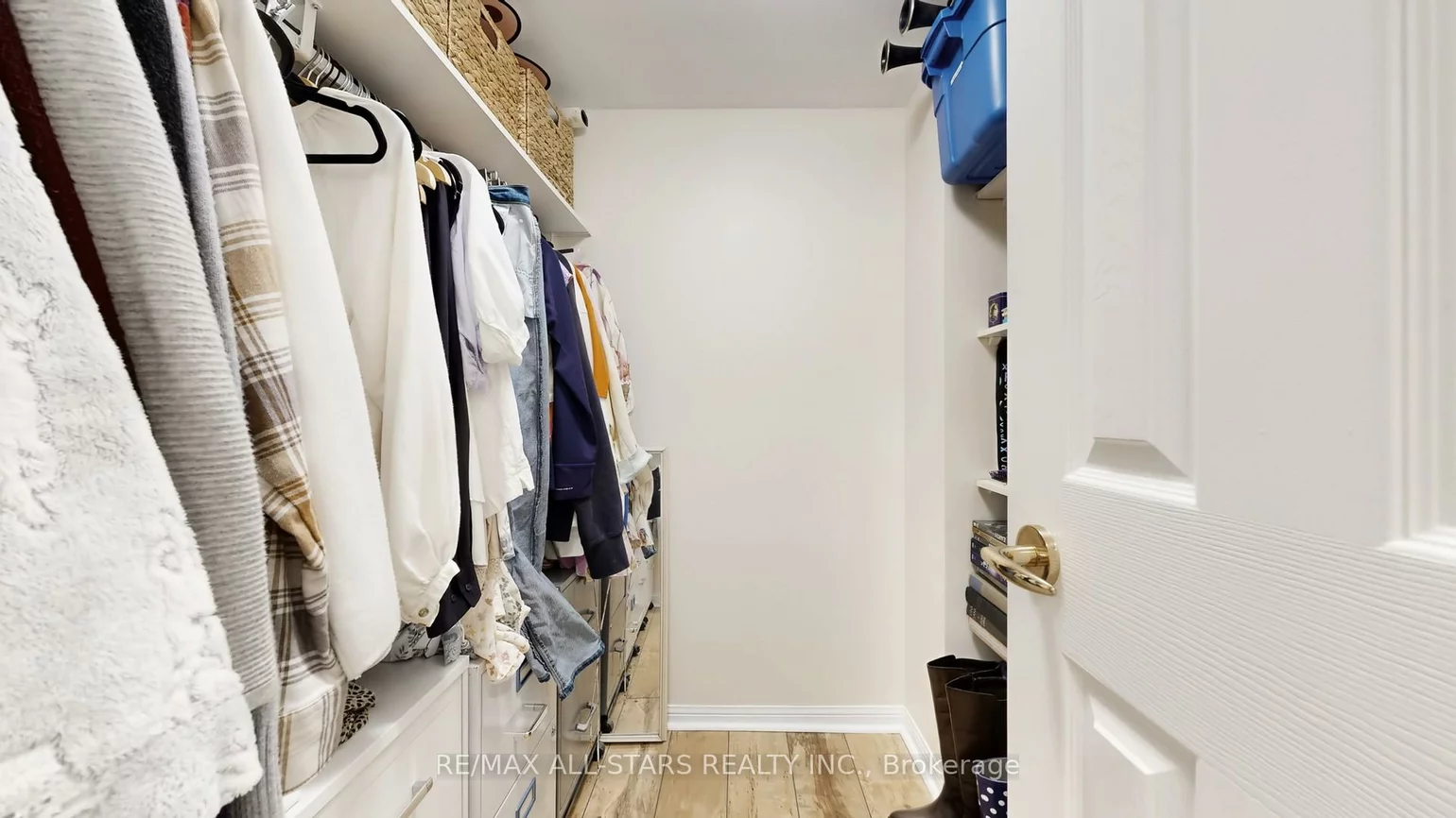 900, Bogart Mill, Gorham-College Manor, Newmarket