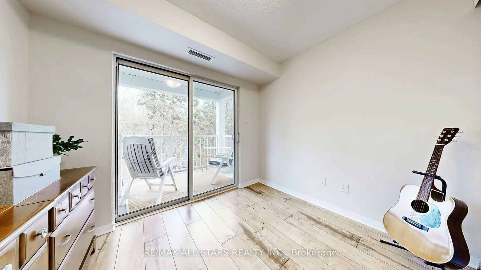 900, Bogart Mill, Gorham-College Manor, Newmarket