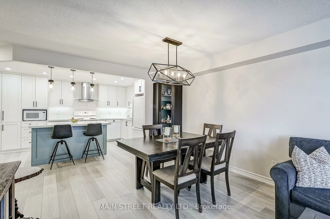 250, Davis, Central Newmarket, Newmarket